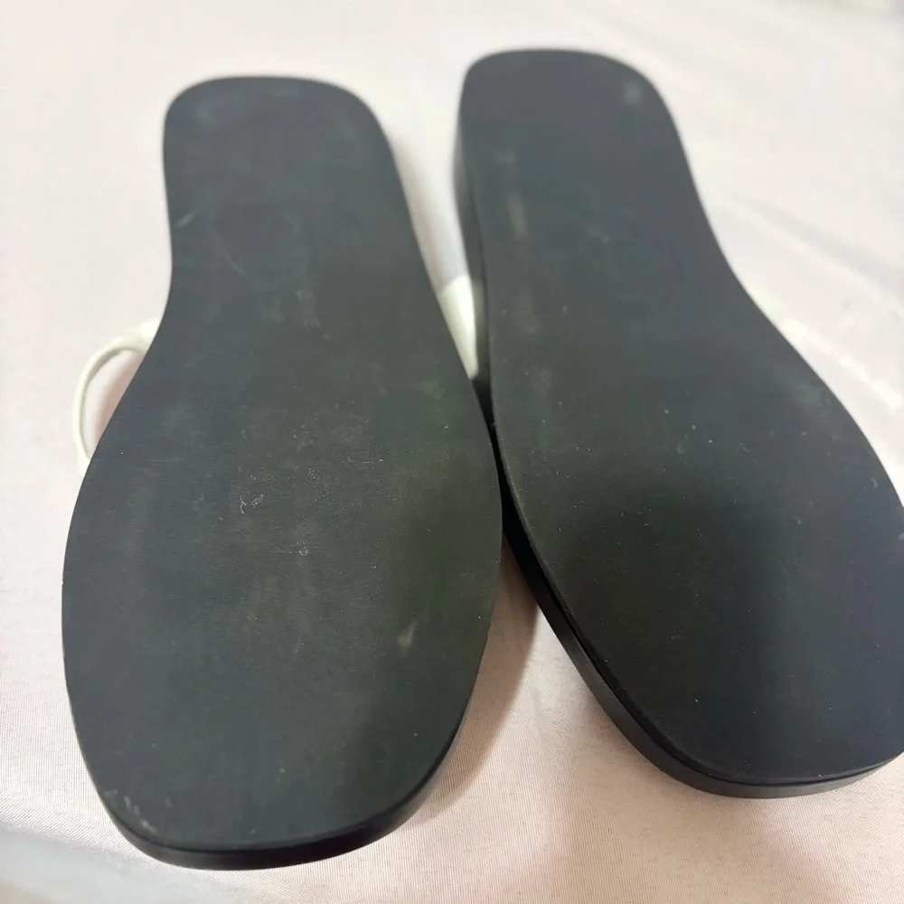 Saks Fifth Avenue round toe-strap platform leather sandals in black and white.